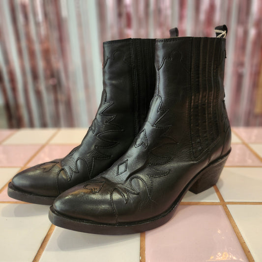 Detailed Black Cowboy Boots